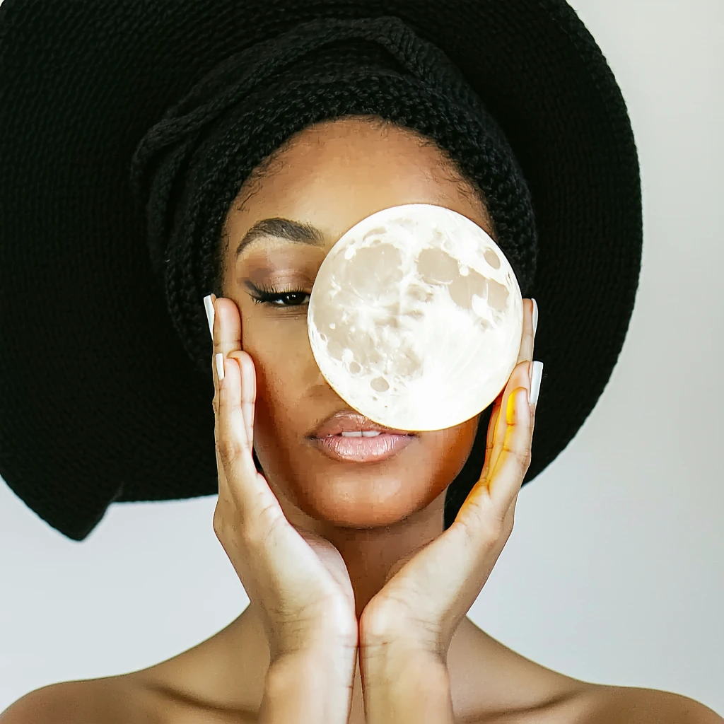 Rituel de femme pour la pleine lune : se connecter à son pouvoir féminin