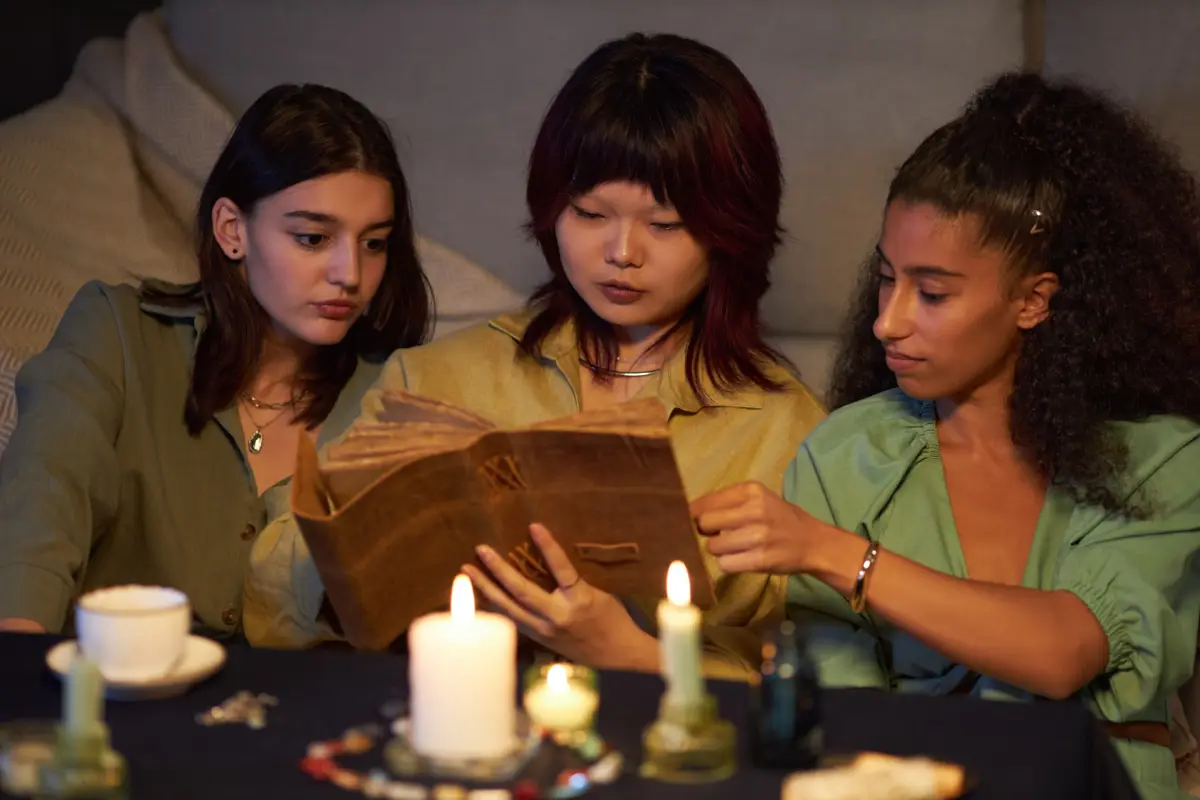 Lithothérapie et heures miroir : quels sont les liens ?